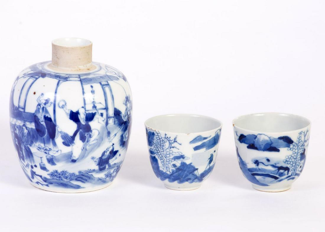 Pair of Chinese Blue-White Cups & Vase, Late Qing Dynasty, 19th century (1 of 3)