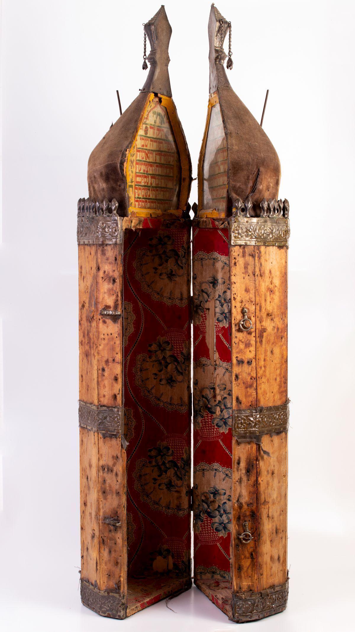 Torah scroll case with integrated torah finials 1824 Iraq (1 of 6)