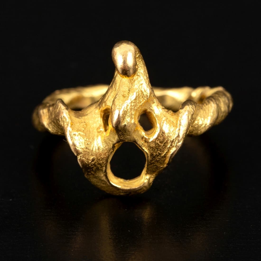 18K gold ring designed as a head of an animal- ARJE GRIEGST (1 of 4)