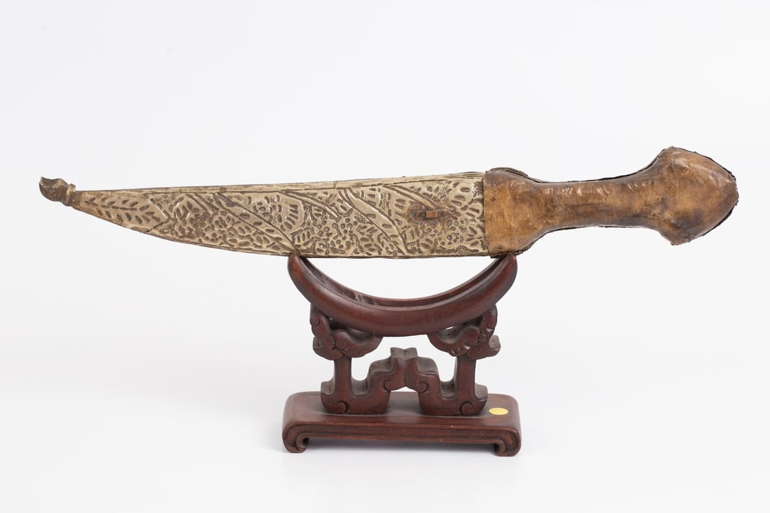 19th-century Ottoman dagger with coral and blue gemstones (1 of 3)