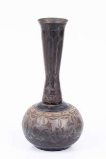 Copper vase inlaid with silver, Bidri work, India, 19th century: The vase has a long neck, inlaid in all its parts with silver pieces in repeating organic motifs. Dimensions: 13-28 cm Peeling in several places 