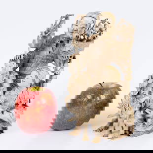 A Father with His Two Sons - A large kimono - Meiji period.: Okimono large in size, made of organic material handcrafted by an artist - resembling a father and his two sons after the harvest, adorned with hand engravings and patina. Likely a Meiji