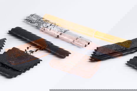 A lot that includes old Japanese smoking items, pipes and tobacco snuff. 18th/19th century Japan: Two typical Japanese pipes, one with silver elements, matching cases (one wooden, one horn) and leather tobacco wallets combined with decorative metal appliqués The dimensions of the pipes: