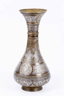 Islamic vase decorated with Damascus work - 19th century: Islamic vase from the 19th century decorated with rich Damascus work - silver inlay in brass In a geometric pattern and Islamic calligraphy pattern as well as hand engravings. Height: 31.5 cm 