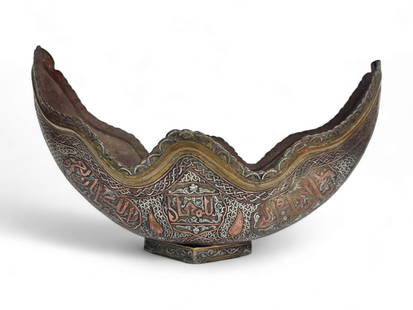 Syrian bowl inlaid with silver and copper: Silver and copper veins in an arabesque pattern around Arabic calligraphy Dimensions: 20-32 cm