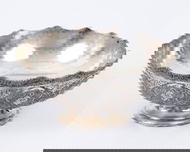 A massive silver bowl, collected in Persia: The bowl's rim is intricately engraved with an organic-geometric pattern. It's silver and bears a hallmark. Weight: 740 grams. Dimensions: 24-10 cm
