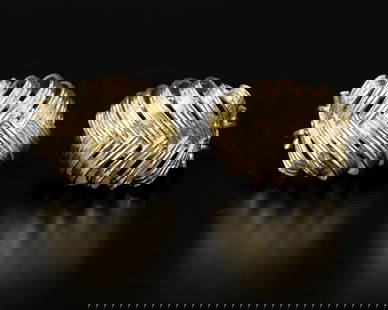 Pair of earrings clips yellow gold 14K: A pair of stylish earrings made of 14-carat yellow and white gold (signed) decorated with a grooved pattern. Have clip closure only. Length: 1.7 cm Total weight: 6.3 grams