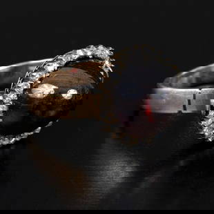 Victorian 14K gold ring with garnet cabochons and diamonds: A beautiful and high-quality Victorian ring from the late 19th century made of 14 karat pink gold (acid tested) embedded in the center with a garnet polished cabochon with a rich burgundy shade