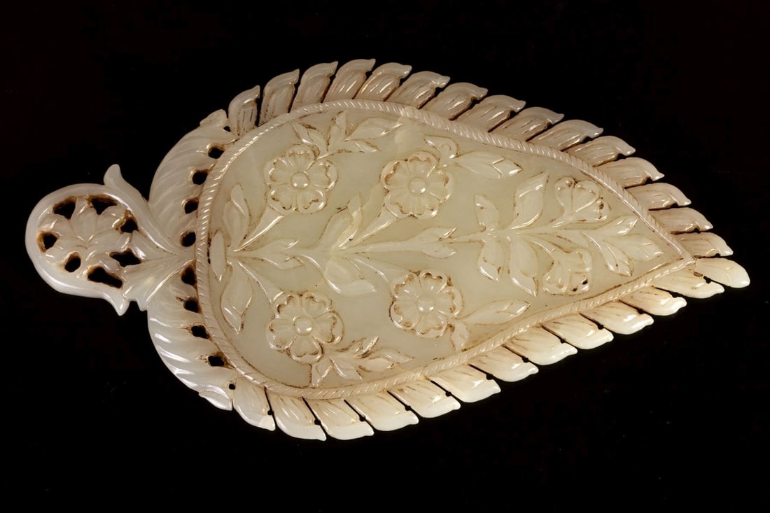 Fine Mughal Mirror Made of Carved Jade: Fine impressive mirror made of Jade with a light greenish milky shade in artisanal hand carving and decorated with a floral pattern. Made in the 18th century in the Mughal Empire. Well-preserved for i