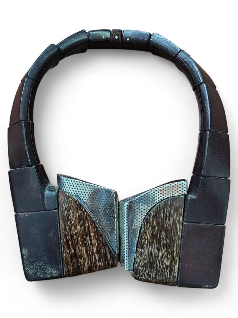 Galerie-Kara, necklace designed by Jean-François Pereña: A unique necklace by a top French designer influenced by ethnic elements. The necklace consists of a geometric pattern of wooden links with a central pendant combining wooden and metal links. Th