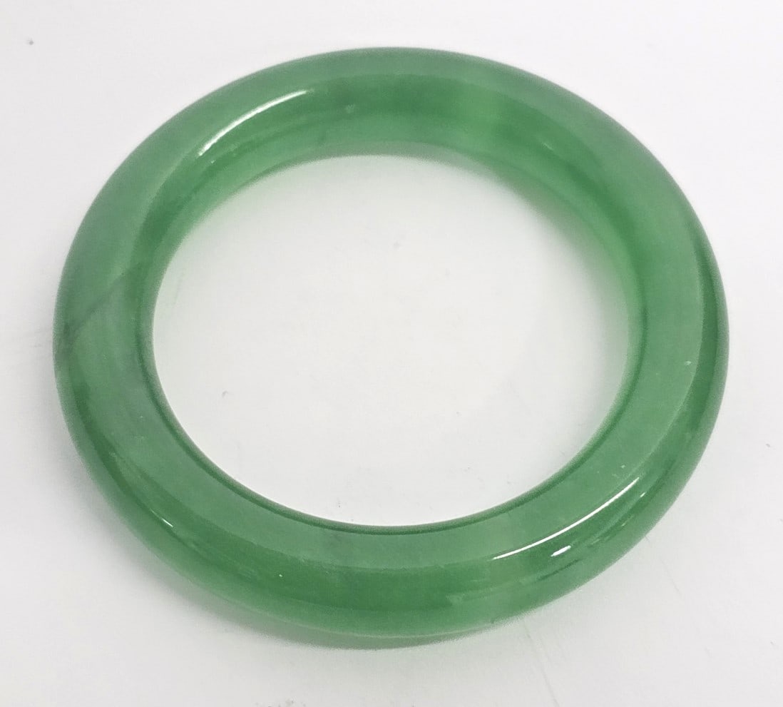 Chinese bangle bracelet carved from jade? (1 of 3)