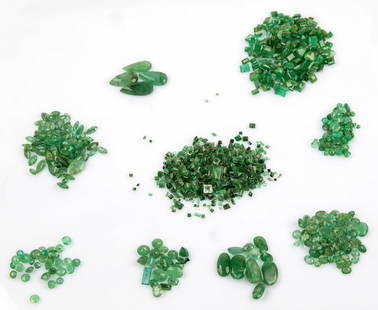 A Mixed Parcel of Loose 172Ct Emeralds: A Mixed Parcel of Loose 172Ct Emeralds  Various cuts; many stones measure around 1?Ct.        Provenance: From the collection of a retired international diamantaire.