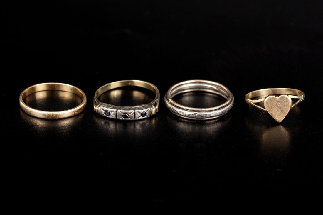 A Mixed Lot of Four Gold and Silver Rings (1 of 2)