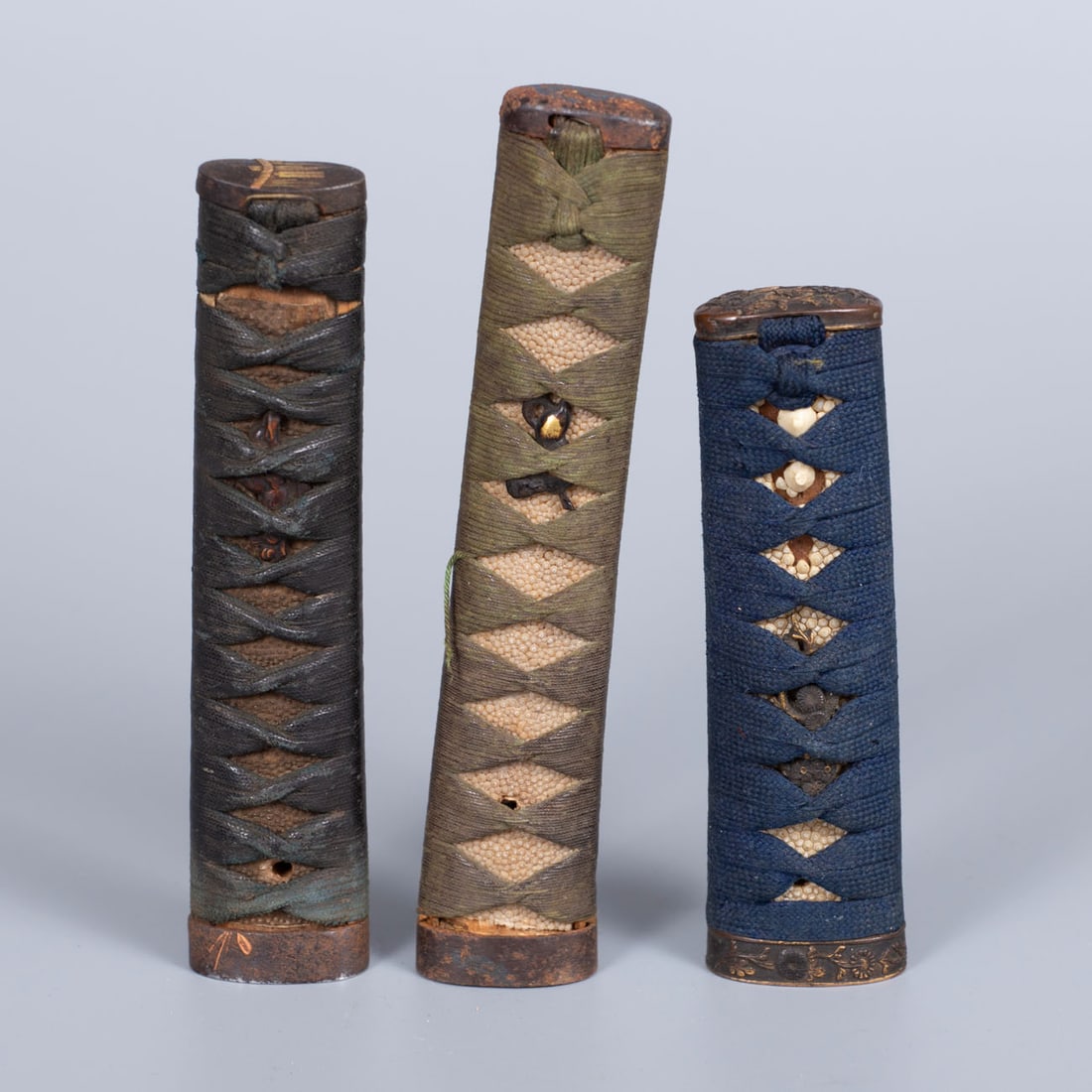 A Group of Three Japanese Katana and Wakizashi Sword Hilts, Late 19th Early 20th Century: A Group of Three Japanese Katana and Wakizashi Sword Hilts, Late 19th Early 20th Century Length between: 14-17 cm.Condition: For a full condition report please contact: office@alma.auction. The absenc