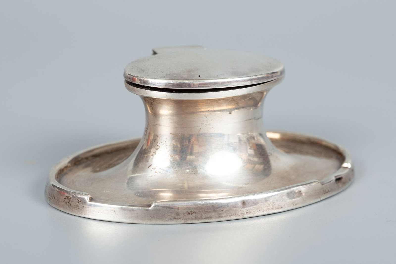 An Art Deco Silver Inkwell, England, Birmingham, 1921: An Art Deco Silver Inkwell, England, Birmingham, 1921