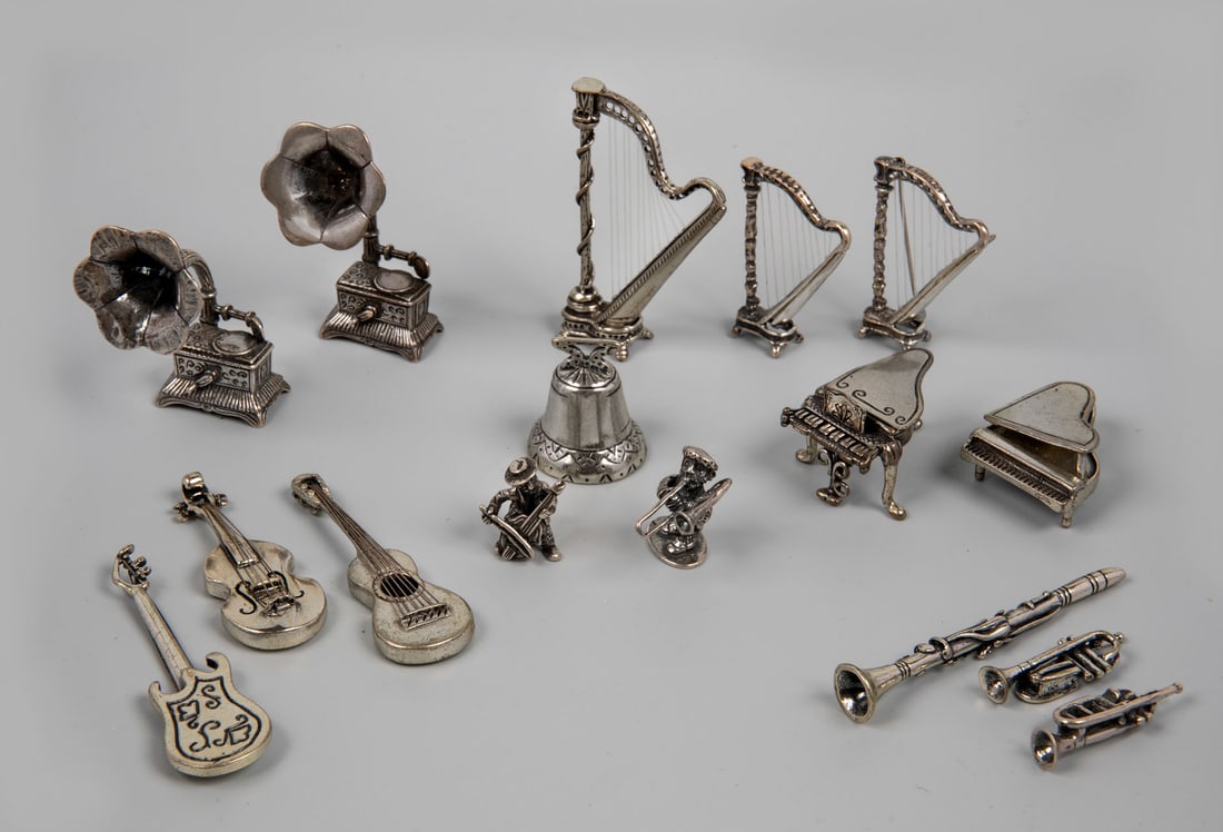 A Set of 16 Silver Miniatures, 20th Century (1 of 1)