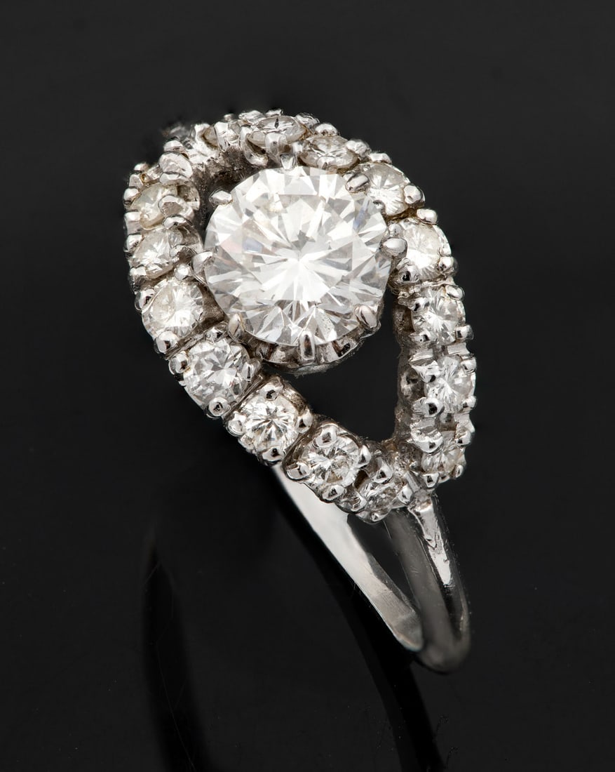 A Fine 14K White Gold Diamond Ring (1 of 5)