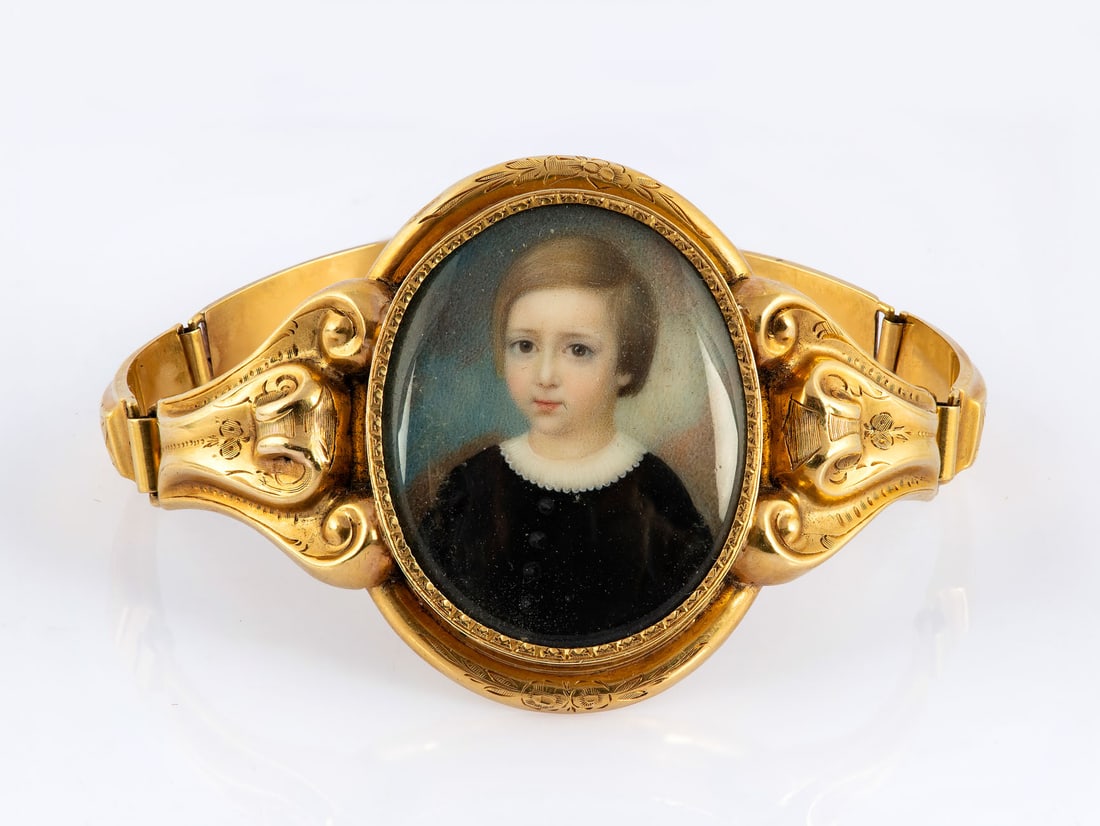 A Fine Georgian 18K Gold and Mother of Pearl Portrait Miniature Bracelet, Early 19th Century (1 of 3)