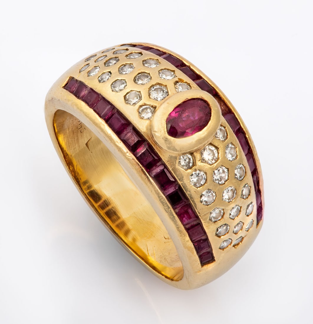 A Fine 18K Gold Ruby and Diamond Ring (1 of 5)
