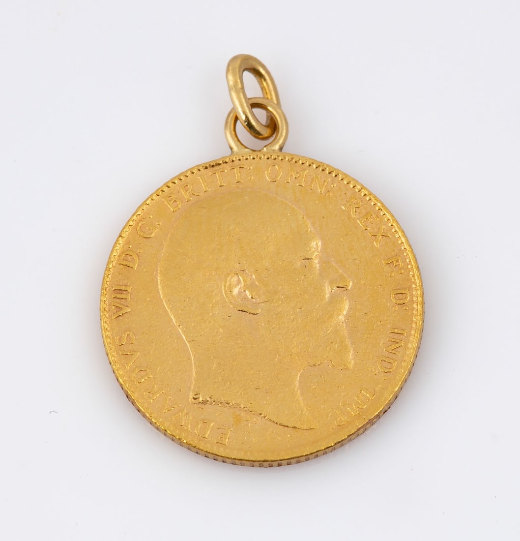 A 1904 Edward VII 22K Gold Sovereign Coin Pendant (1 of 2)