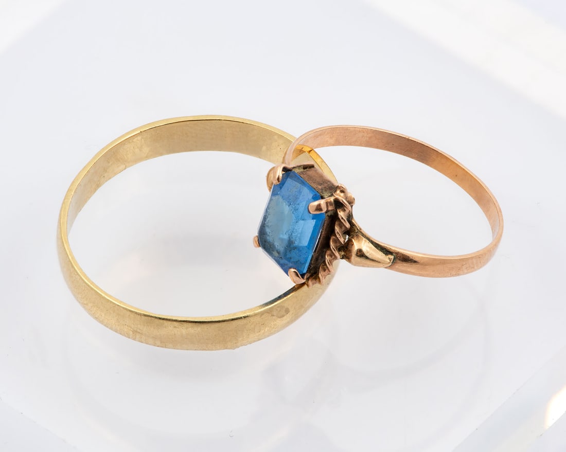 A Lot of Two 14K Gold Rings (1 of 2)