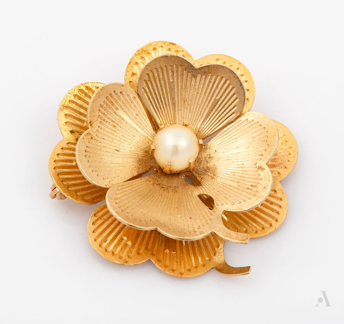 A 14K Yellow Gold and Pearl Brooch Pendant (1 of 2)