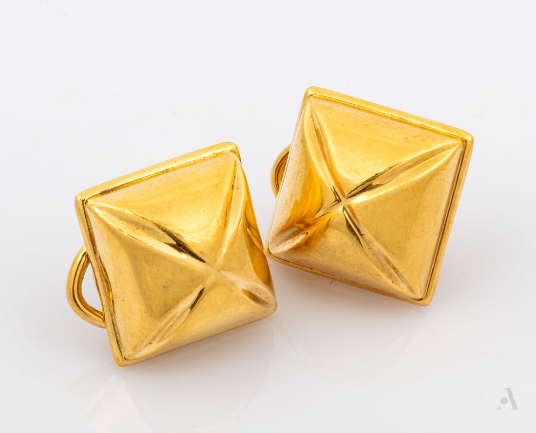 A Pair of 18K Yellow Gold Clip Earrings: A Pair of 18K Yellow Gold Clip Earrings Square curved form and with clip-back fittings and pins. Marked and gold acid tested. Total weight: 7.35 gr; approx. 1.5 x 1.5 cm Condition: For a full conditio