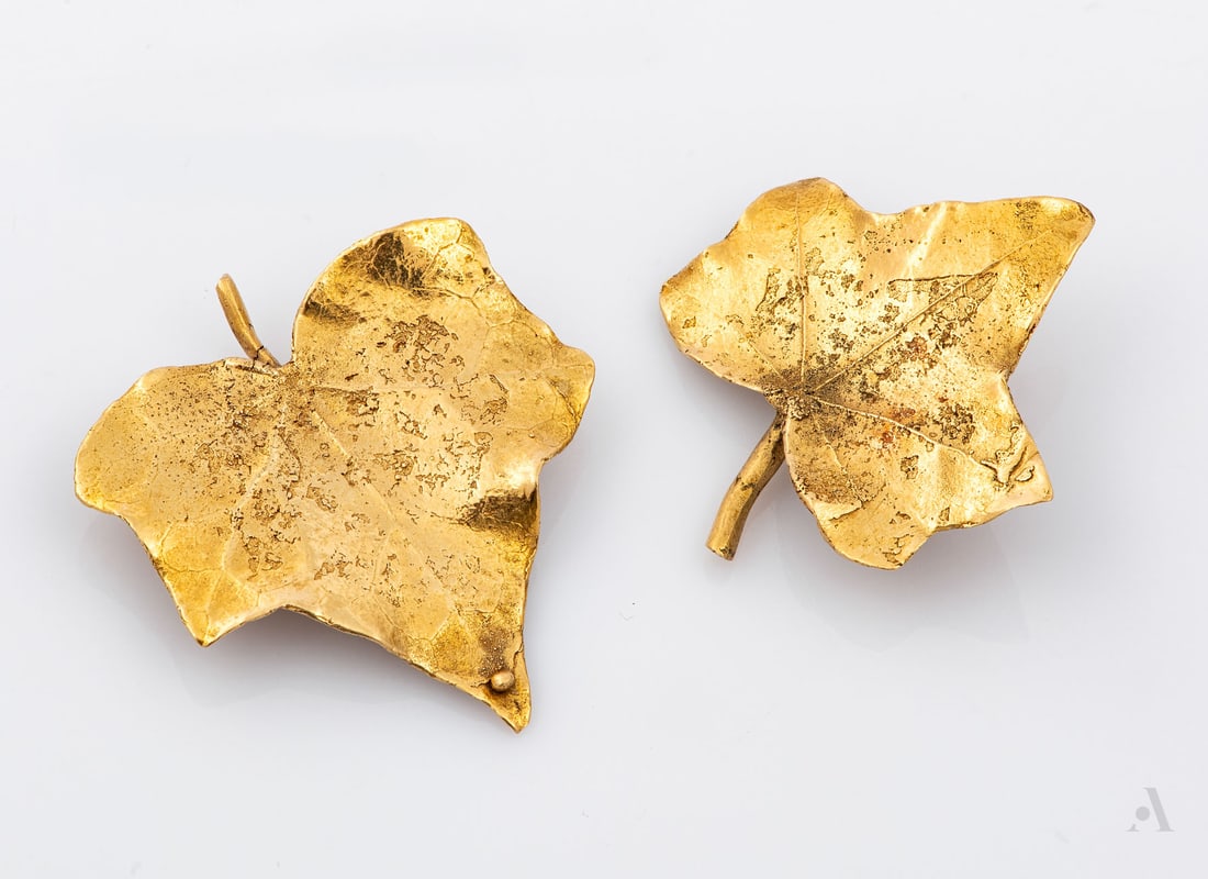 A Pair of 18K Yellow Gold Brooches (1 of 2)