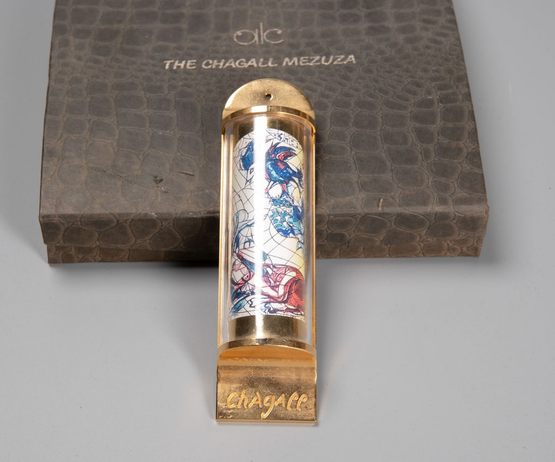 Marc Chagall (1887-1985), Mezuzah: Marc Chagall (1887-1985), Mezuzah 24K gold plated mezuzah 13 x 3 cm Notes: In an original case. Condition: For a condition report, please contact office@alma.auction. All items are sold as is, an