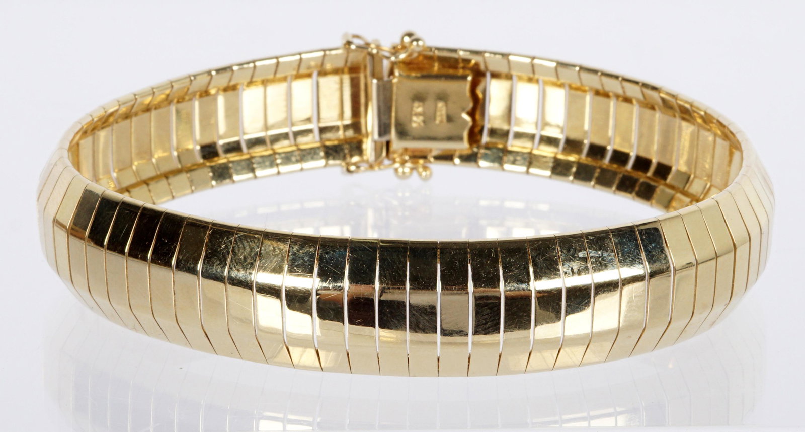 Italian 14k Yellow Gold Bracelet: Well marked Italy, 14k, 7.75" long. Approx. 26 grams