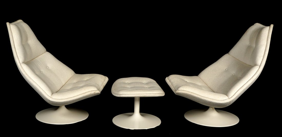 Pair Geoffrey Harcourt F510 Lounge Chair & Ottoman: Pair white cloth upholstered model F510 lounge chairs with single ottoman, designed by Geoffrey Harcourt for Artifort, tulip metal swivel base. Chairs measure 37" h. x 36 "x 36", ottoman 15" h. x 24"