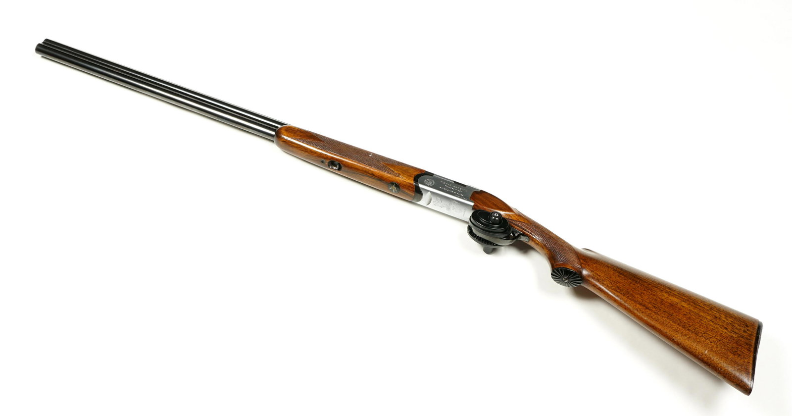 Pietro Beretta Silver Snipe Over Under Shotgun: Over under 20 gauge double barrel, 28" blued barrels, checkered wood stock, silvered receiver, serial number 5243, overall 45", length of pull 14". Condition: Clean bores, minor scratches to wood, din