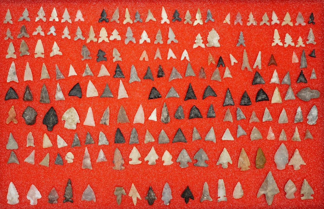 Large Group of Cahokia and Mississippian Points: An assembled collection of approx. 178 points, varying size and construction, sold with wood case 18" x 12.5".