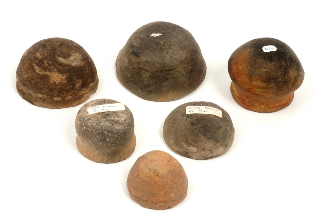 Collection of 6 Mississippian and Southwest Pots: An assembled collection of 6 assorted small pots / vessels, Mississippian and Southwest, largest 1.75" h. x 3.5".
