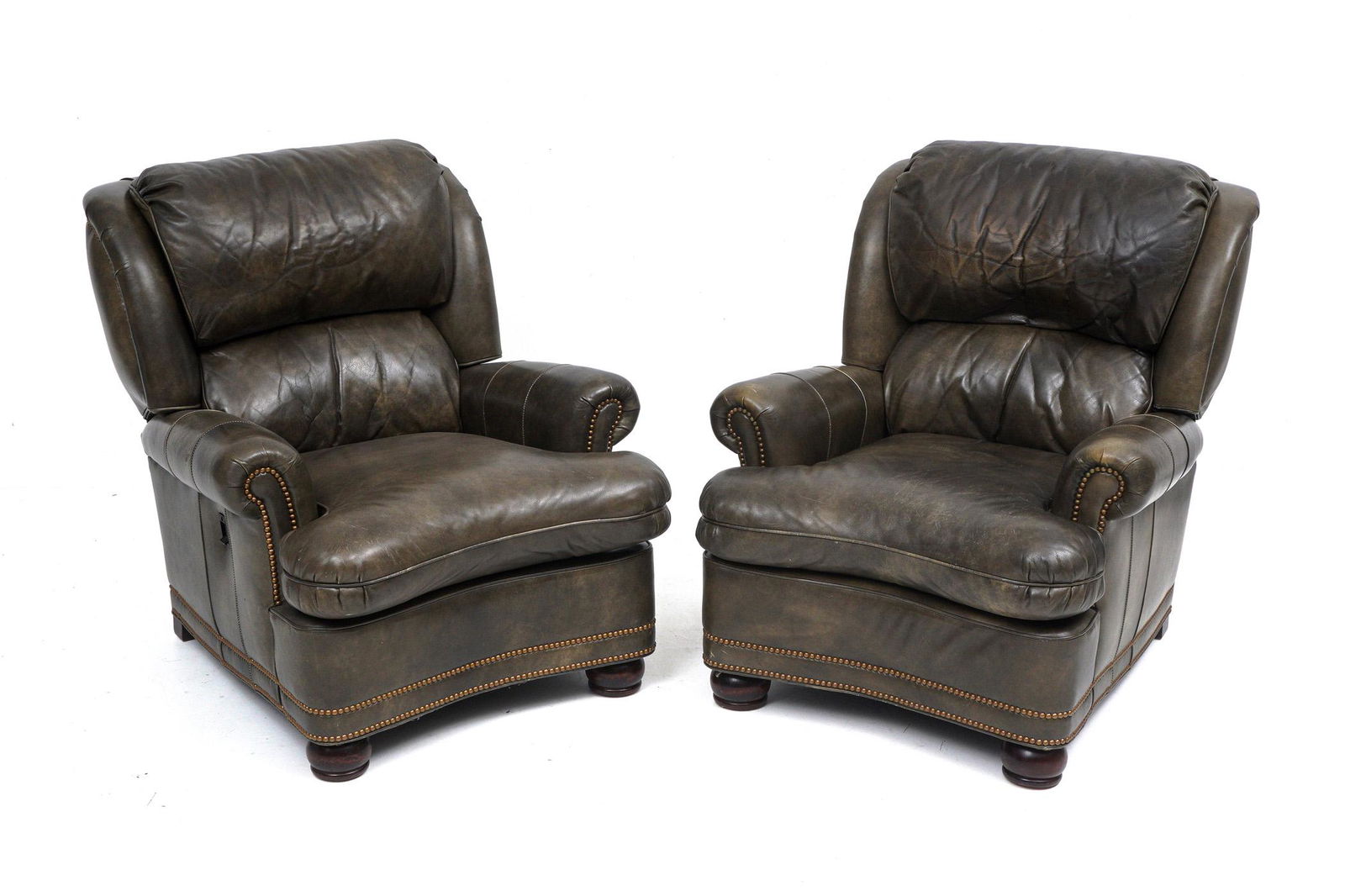 Pr Hancock & Moore Martial Green Leather Recliners: Pair "Martial" tacked green leather reclining chairs by Hancock & Moore, overall 39.5" h. 35" x 41". Condition: Wear consistent with everyday use.