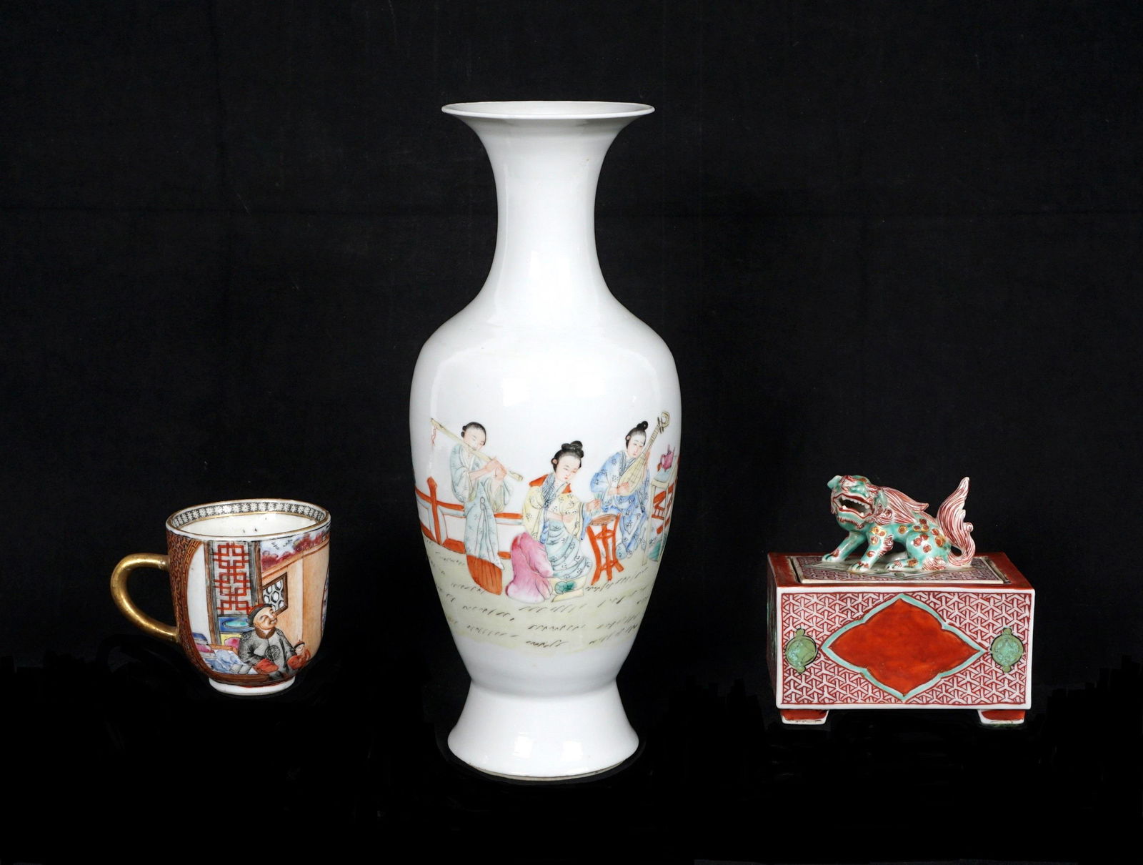 Three Pieces Chinese Porcelain Vase, Box, and Cup (1 of 20)