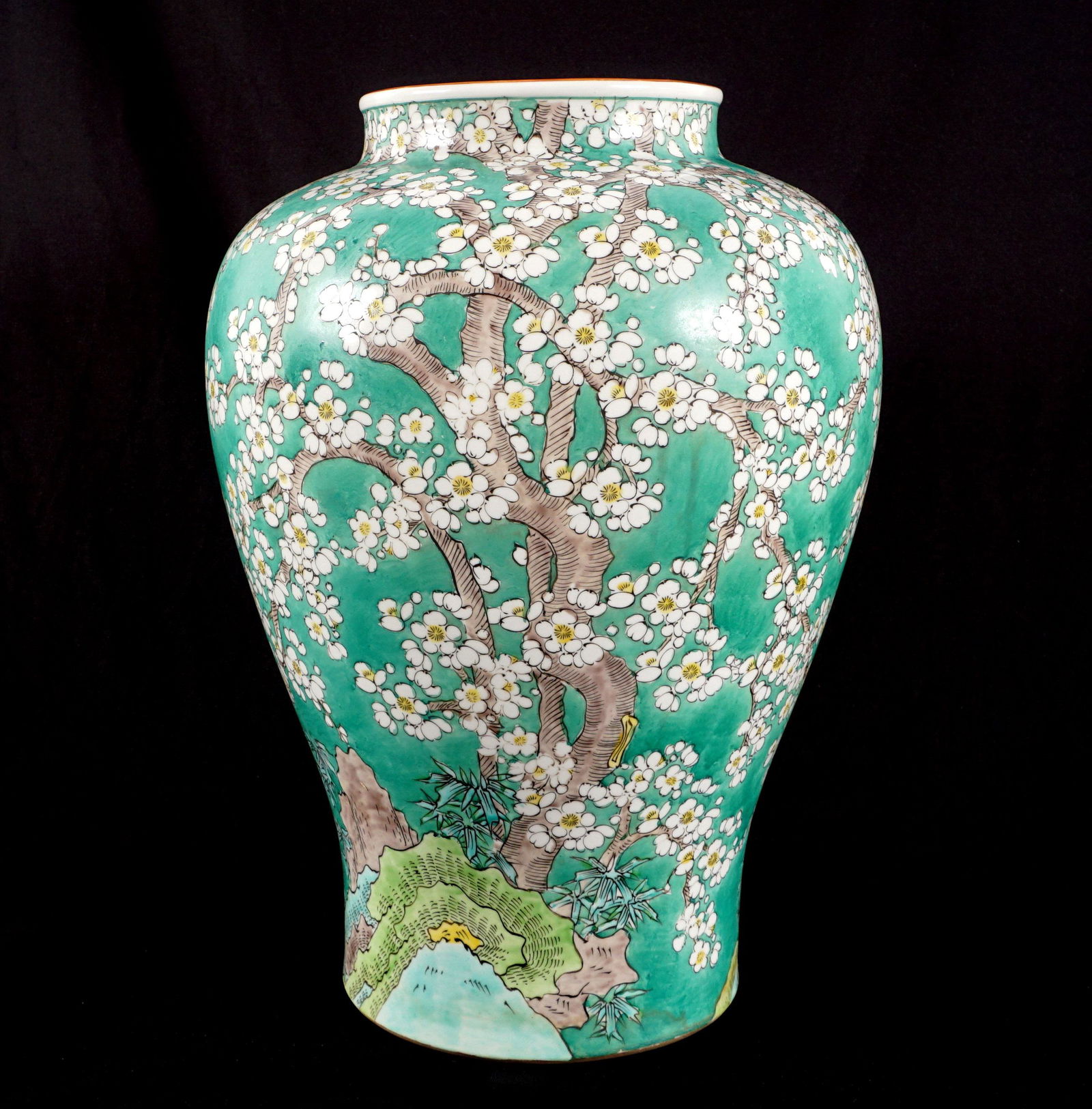 Chinese Porcelain Floral Vase (1 of 13)