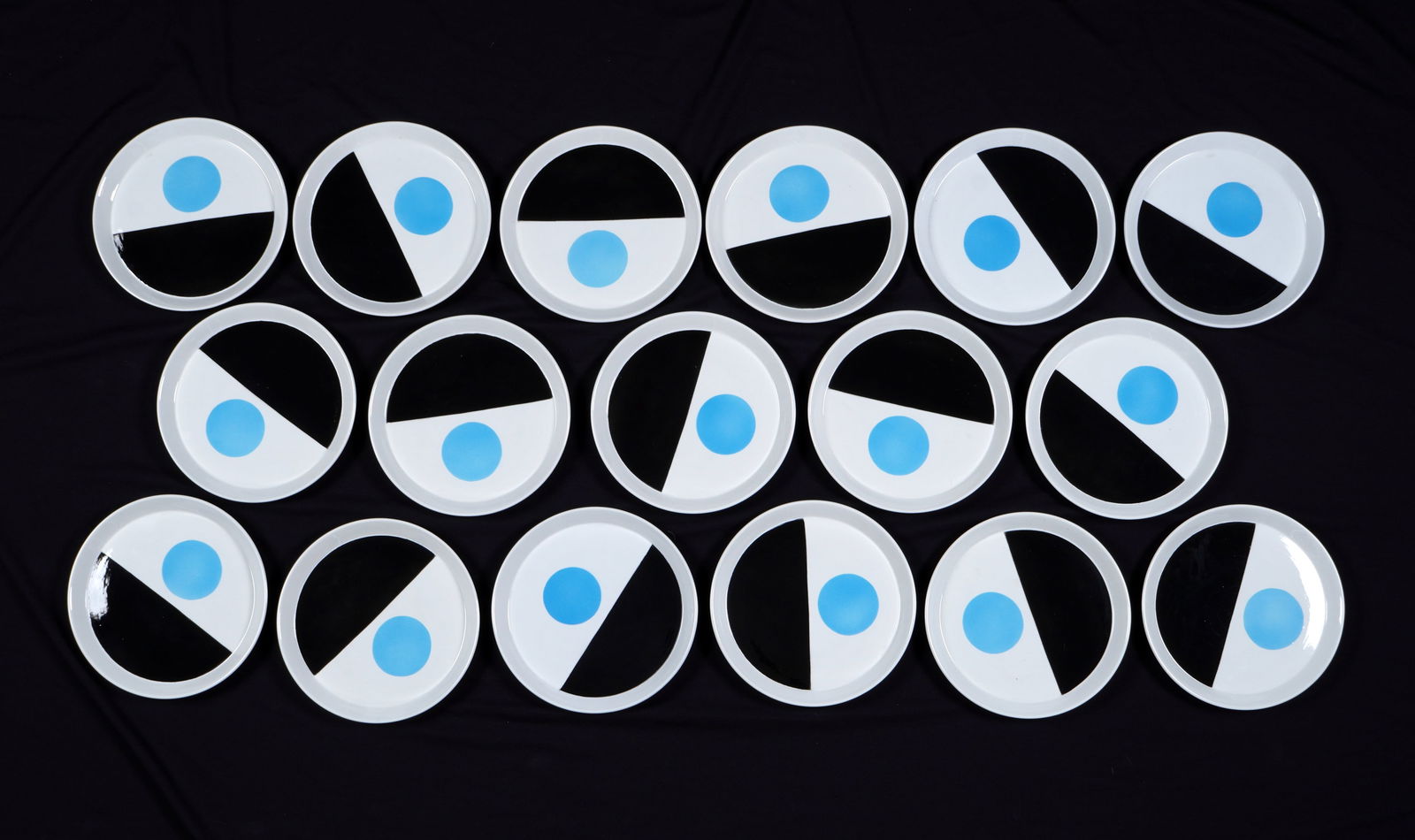 Seventeen Gio Ponti Fantasia Italiana Plates: Set of 17 Mid Century plates designed by Gio Ponti for Ceramica Franco Pozzi, all plates with matching design. Marking on back vary between two different marks for Gallarate and Collizone. Overall 10.