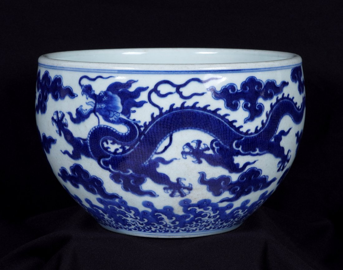 Chinese Porcelain Blue and White Dragon Bowl (1 of 9)