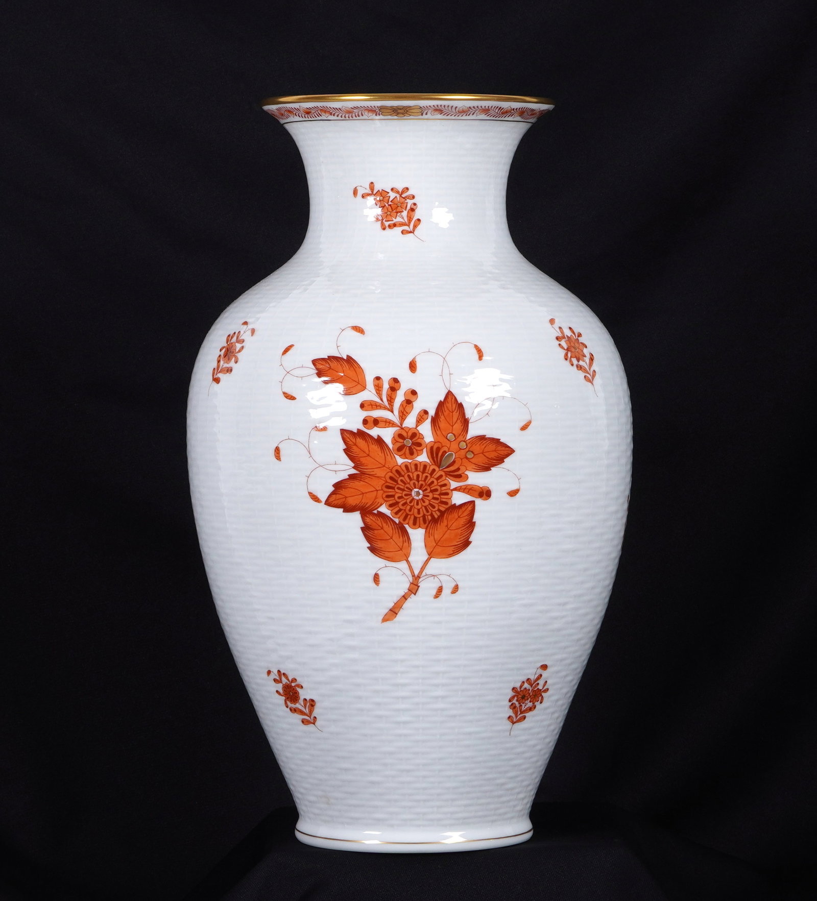 Herend Chinese Bouquet Rust Vase: Large vase in the Chinese Bouquet rust color by Herend, 12.75" h. x 7" dia. Excellent condition.