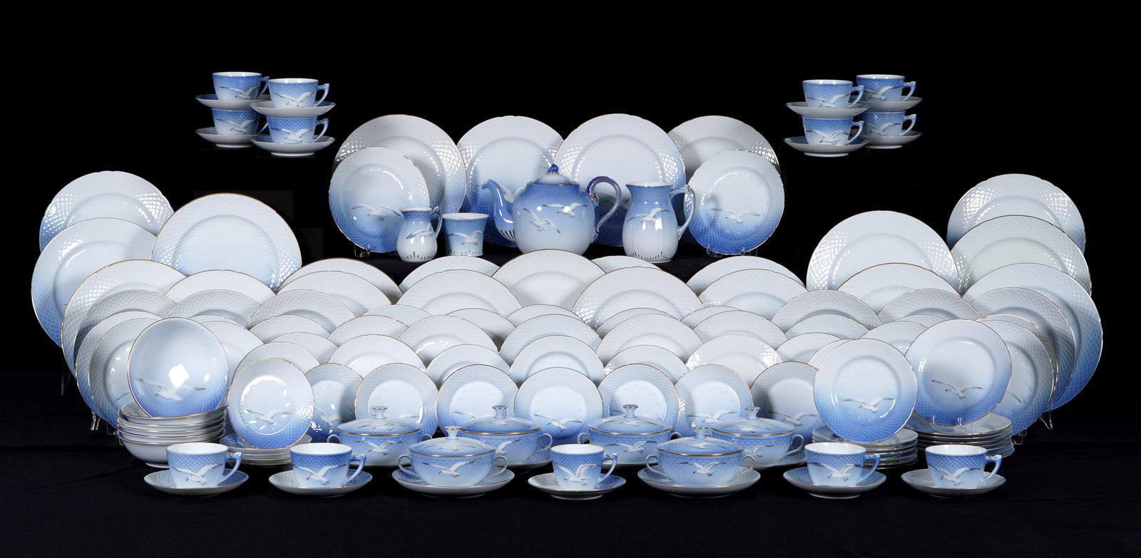 134 pc Bing & Grondahl Seagull Pattern China: Approx. 134 pieces total in the Seagull pattern by Bing & Grondahl to include 12 plates (10"), 11 plates (9 1/2"), 12 salad plates ( 7 3/8"), 10 plates (7 1/2"), 12 plates (6 3/4"), 12 plates (6 1/4",