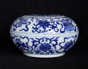 Chinese Porcelain Blue and White Covered Box