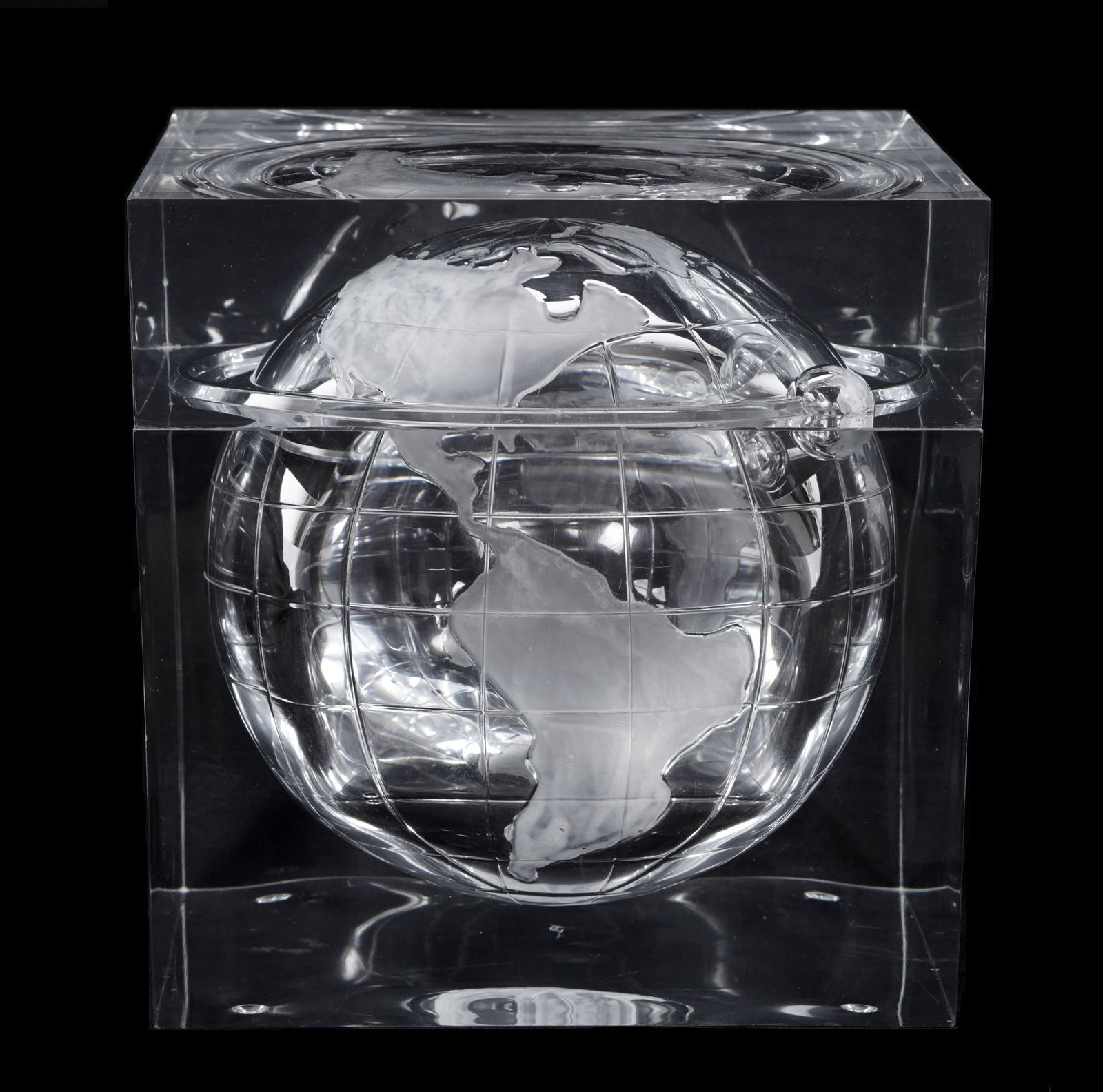 Alessandro Albrizzi Lucite World Ice Bucket: Mid Century Modern clear Lucite ice bucket with internal globe of the world, unsigned, 7.25" h. x 7" x 7". Minor scratches.