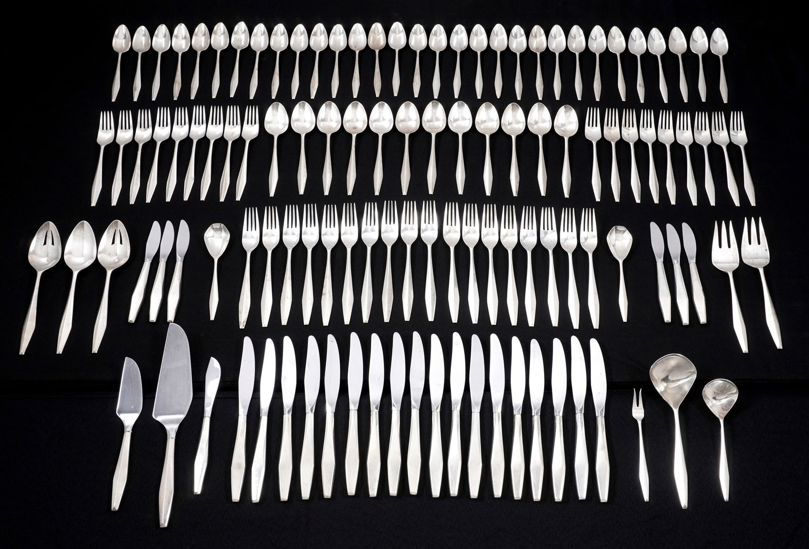 97 pc. Reed & Barton Sterling Gio Ponti Diamond Flatware: Approx. 97 sterling silver pieces in the Diamond pattern designed by Gio Ponti for Reed & Barton to include 18 forks (7.5"), 18 salad forks (6.75"), 30 teaspoons (6"), 12 soup spoons (6.75"), 18 hollo