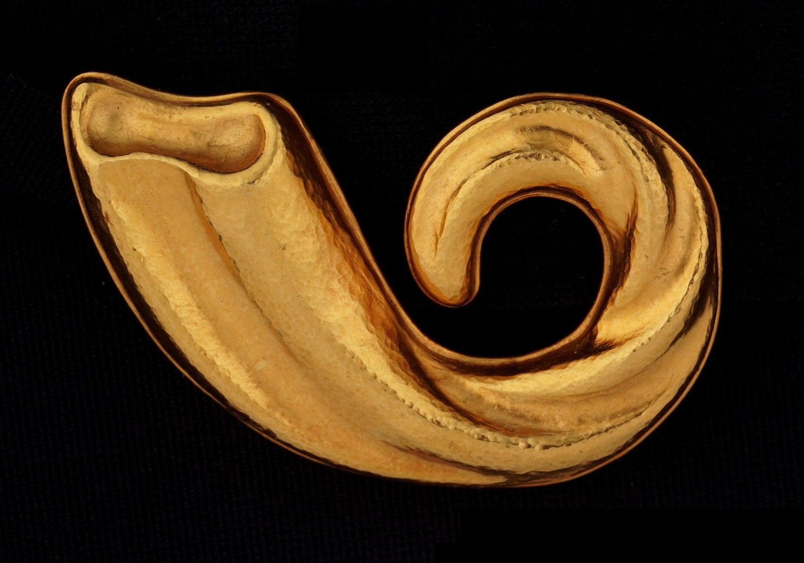 Ilias Lalaounis 18k Gold Modernist Brooch: 18k yellow gold modernist swirl brooch by noted Greek goldsmith Ilias Lalaounis, 2.25" long. Approx. 16 grams.