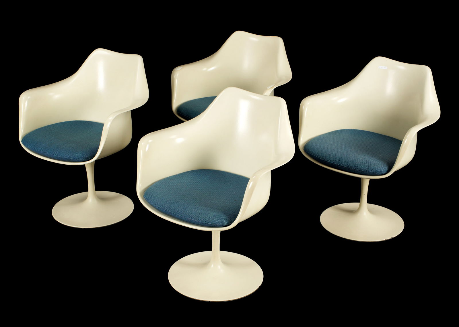 4 Eero Saarinen for Knoll BR50 Tulip Chairs: Set of four "Tulip" chairs, model BR50, designed by Eero Saarinen for Knoll. Molded plastic shells over painted metal bases, Knoll labels under blue textured cushions, marked BR 50 under base. Overall
