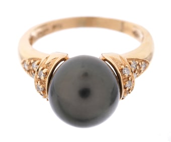14k Gold Black Pearl and Diamond Ring