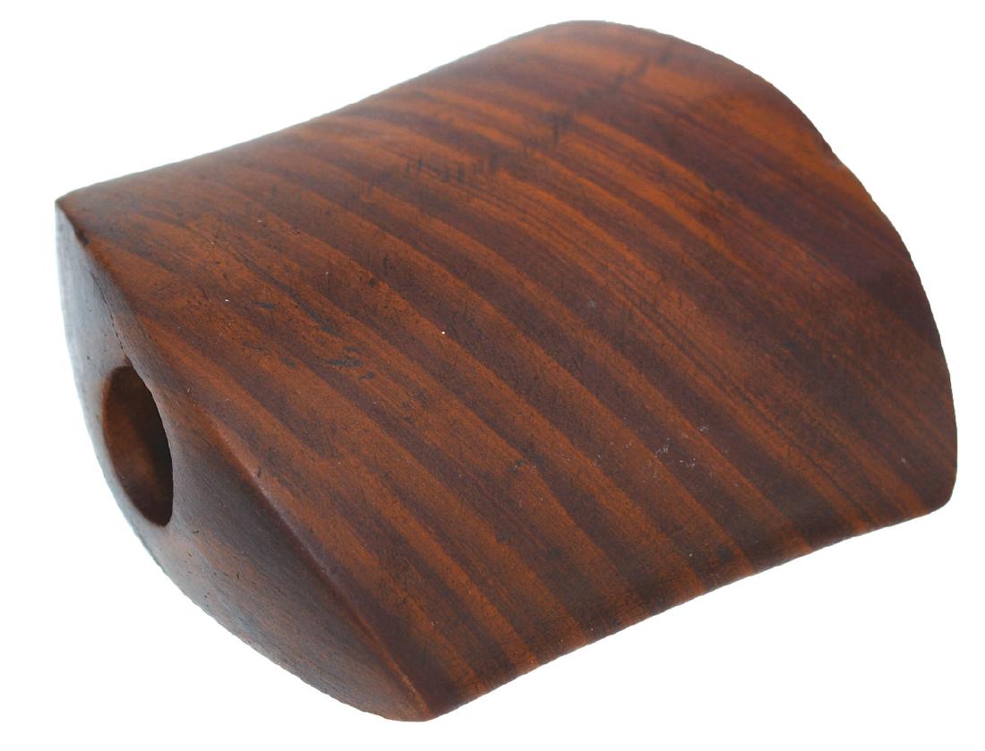 2 5/8" Hourglass Bannerstone. TN. Sriped Claystone.: 2 5/8" Hourglass Bannerstone. Humphrey's Co, TN. Vividly striped Claystone. Very fine. Great history. Ex-Tommy Tucker, John Berner, Bill Cain, Norm Kley, Roger Mayne and Augustine Wherle. Pictured in