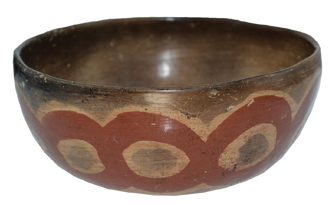 5 13/16" Nayarit Bowl. Western MX. Pre-Columbian.: 5 13/16" Nayarit Bowl. Western MX. Pre-Columbian. 300-800 AD. Painted interior design with interlocking circles decorating edge. Excellent condition. Ex-Dr. Earl Riddick