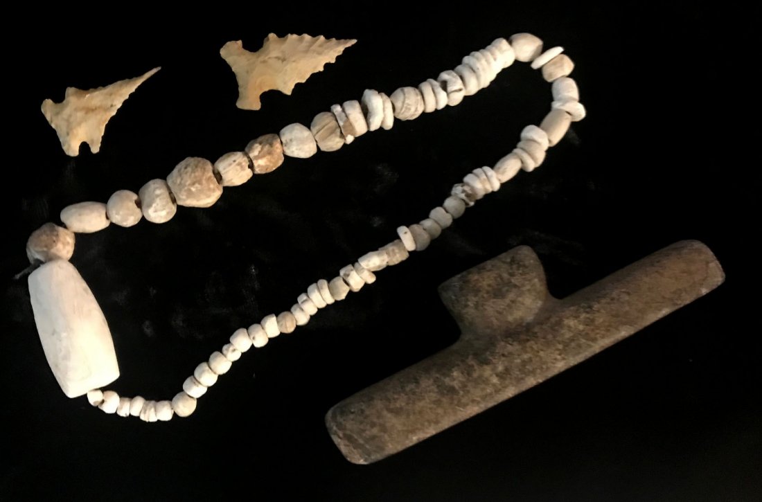 Group of nice Alabama Relics. Shell Bead Necklace,: Group of nice Alabama Relics. 14" Shell Bead Necklace with 1 1/2" Center Bead, 5" Historic Steatite Pipe, two 1 3/4" Stemmed Points. Ex-Harry Tansil